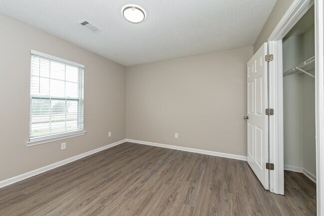 Building Photo - 6725 Biscayne