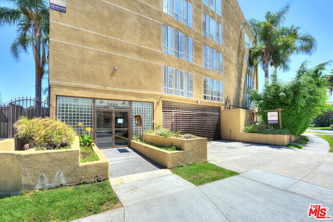 Building Photo - 3600 Bagley Ave