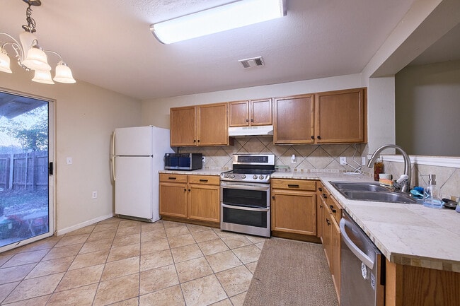 Building Photo - 7205 Alegre Pass