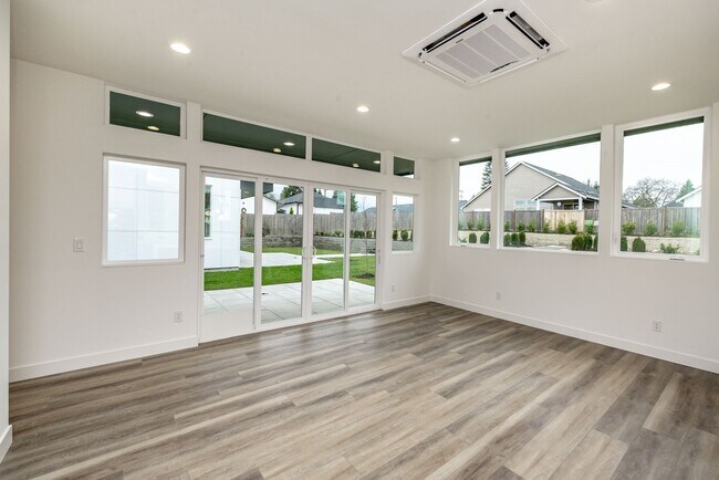 Building Photo - Edgewood Stunner