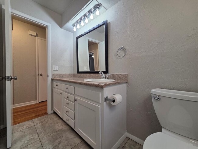 Building Photo - 1917 Treat Dr