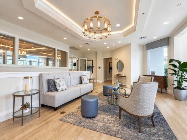 Building Photo - Beautifully furnished 2-bedroom and den, 2-bath in Sterlling Oak