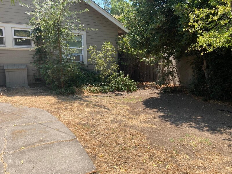 Building Photo - 1539 W Willow St