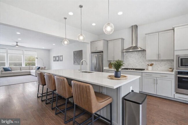 Building Photo - 4537 Plateau Dr