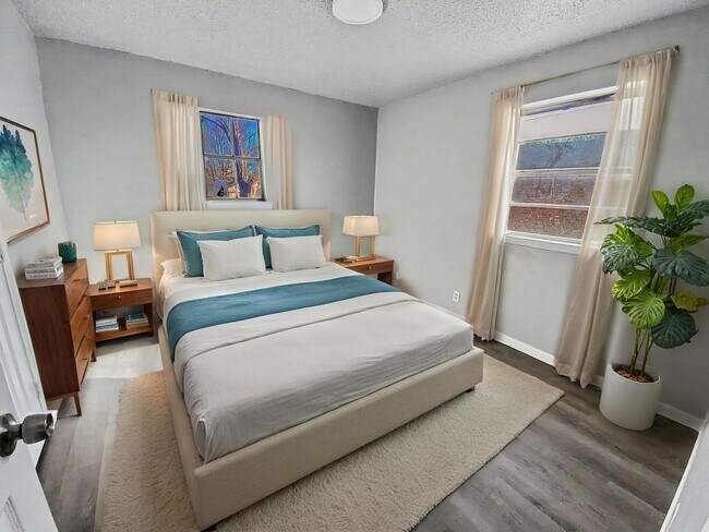 Building Photo - Freshly Renovated Home with HUGE backyard!