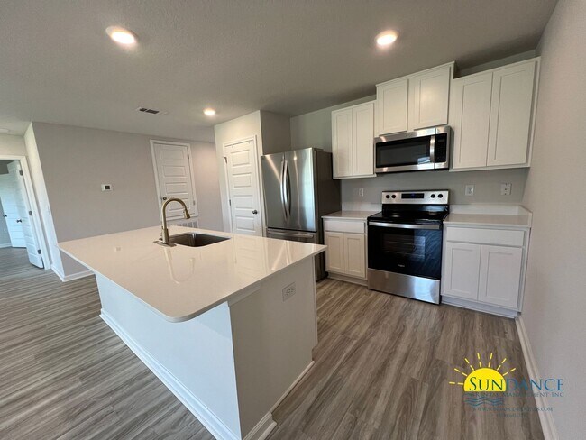 Building Photo - Spacious 4-Bedroom Home in Silver Lake Village, Crestview!