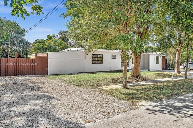 Building Photo - 1600 SW 9th St