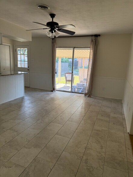 Building Photo - 105 S Weatherred Dr