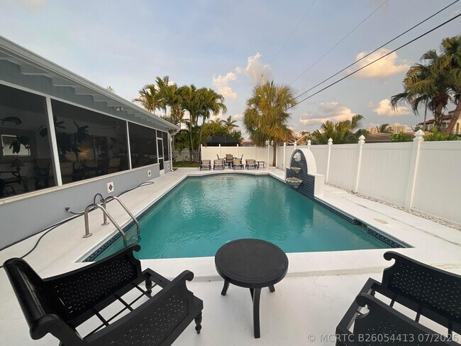 Building Photo - 1061 Bimini Ln