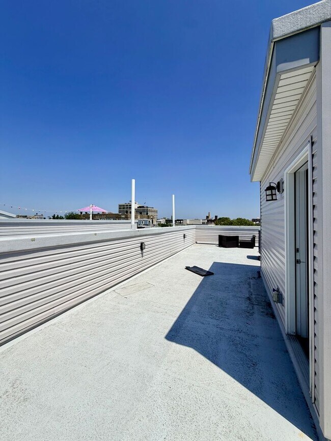 Building Photo - 1302 N Marshall St