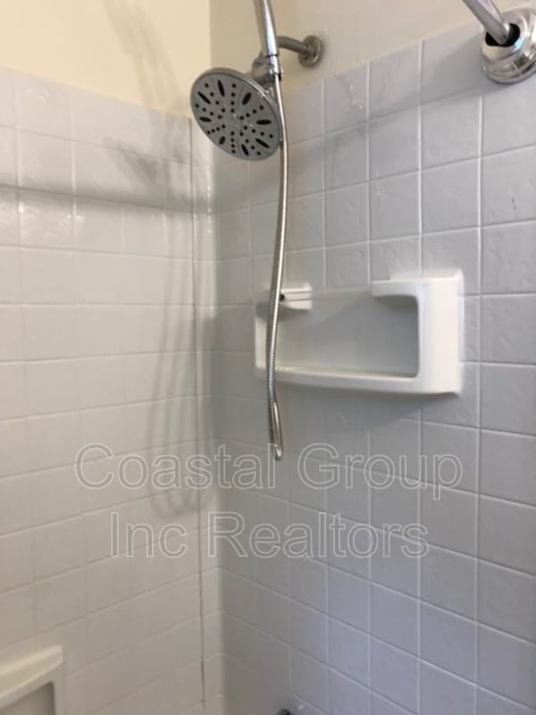 Building Photo - 437 Lenox Ave