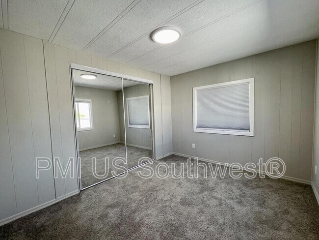 Building Photo - 437 Riverfront Dr