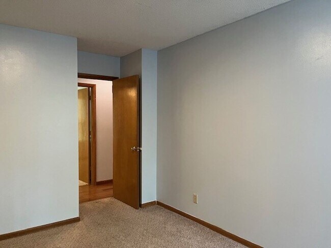 Building Photo - 104 Lystra Hills Ln