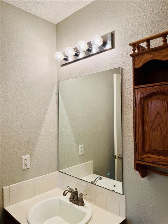 Building Photo - 1160 S Jasmine Ln