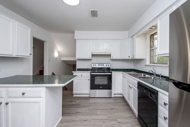 Building Photo - Welcome to a beautifully maintained 4-bedroom, 2-bathroom home located in the highly sought-after...