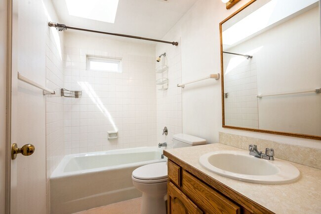 Building Photo - Stunning North Beach 4 bedroom, 3.5 bath with breathtaking view.