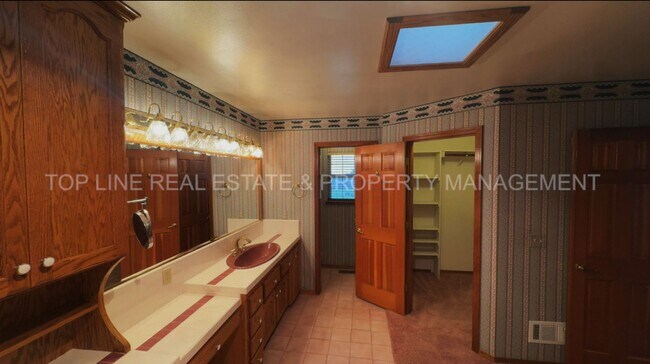 Building Photo - Beautiful Country Custom Home For Rent in Corcoran!