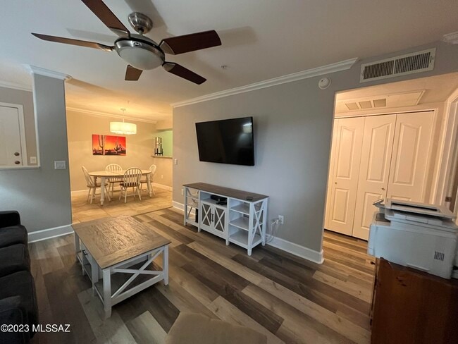 Building Photo - 5751 N Kolb Rd