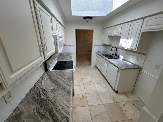 Building Photo - 2019 Chalfont Dr