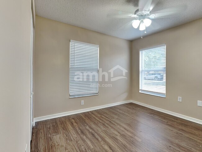 Building Photo - 837 Greenbelt Cir