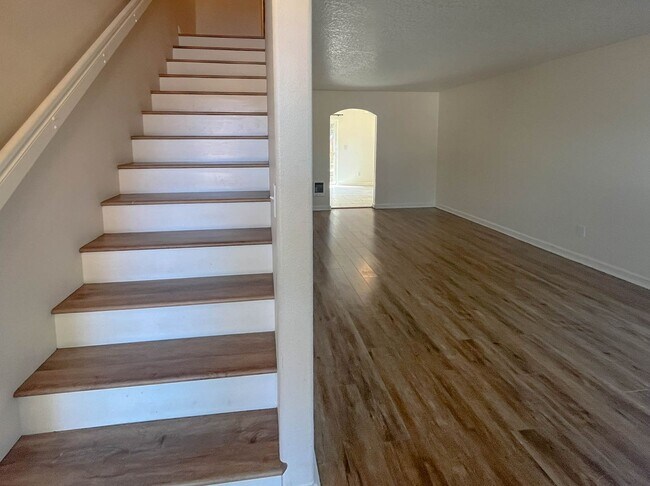 Building Photo - Charming SE Portland Home in a Central, Accessible Location