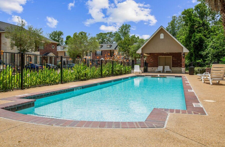 Building Photo - Spacious 2 Bed/2.5 Bath Condo in Gateway Villas!