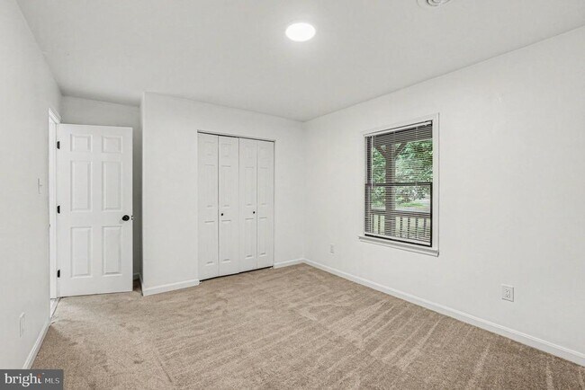Building Photo - 78 Woodmount Dr