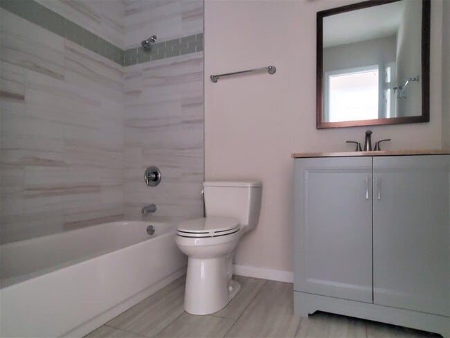 Building Photo - 811 Cambridge Pl