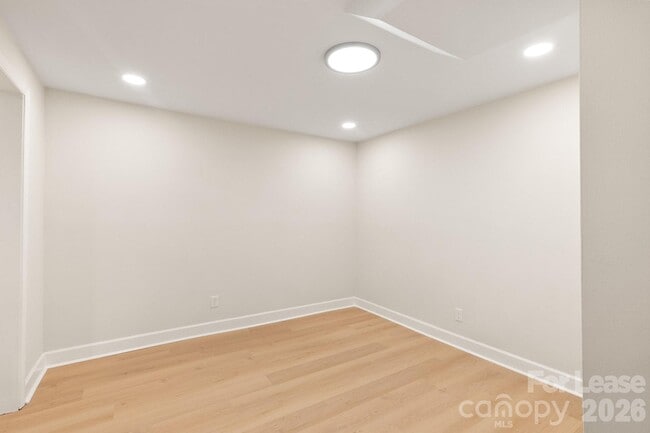 Building Photo - 100 Chadmore Dr