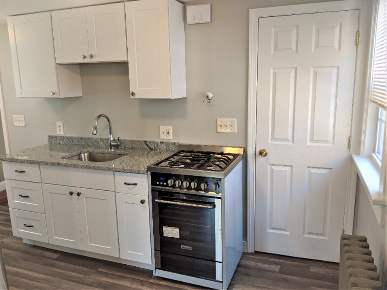 Building Photo - 408 E Merrimack St