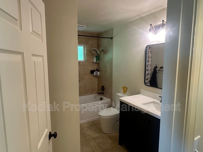 Building Photo - 932 Northridge Dr