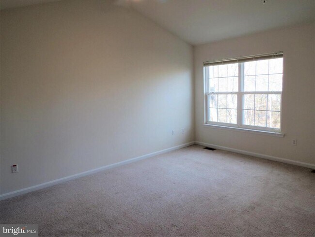 Building Photo - 3765 Bedford Dr