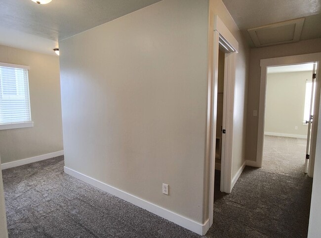 Building Photo - AMAZING CONDO 2 MASTER SUITES 2 CAR GARAGE