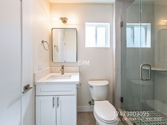 Building Photo - 11022 1/2 Penrose St-
