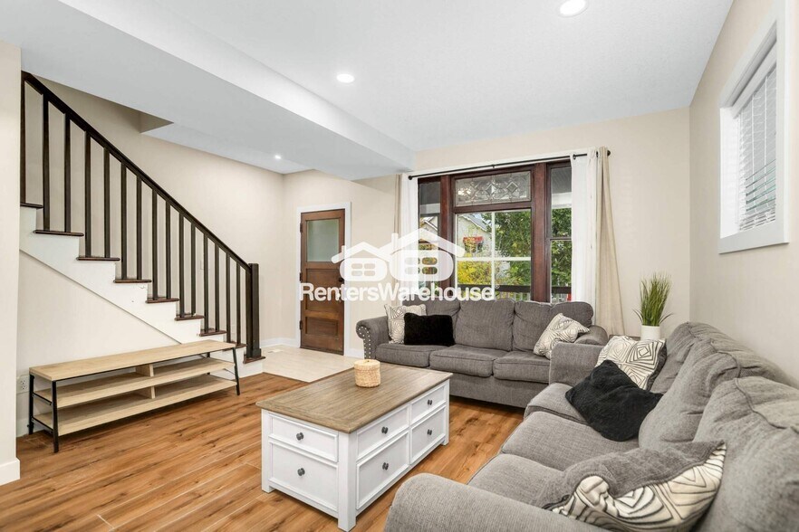 Building Photo - 206 Robie St E