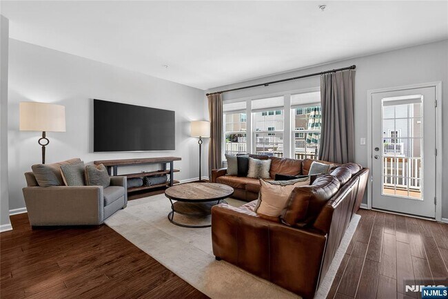 Building Photo - 117 Truman Dr