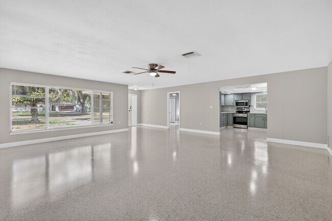 Building Photo - Fully Renovated Canal-Front Home on the Harris Chain of Lakes!