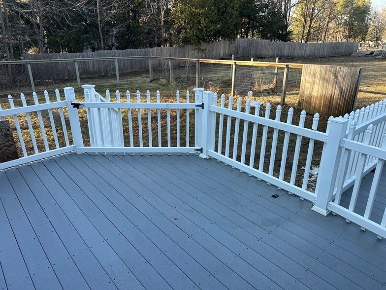 Building Photo - 6 Oakwood Ln