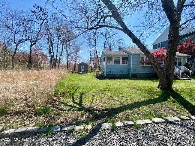 Building Photo - 27 Spring Ave