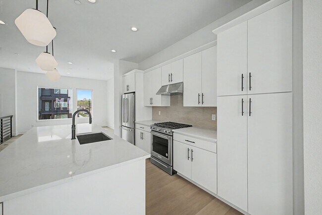 Building Photo - 707 Saddle Dr
