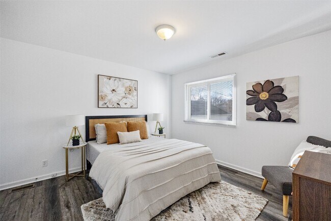 Building Photo - 417 Chamberlin Dr