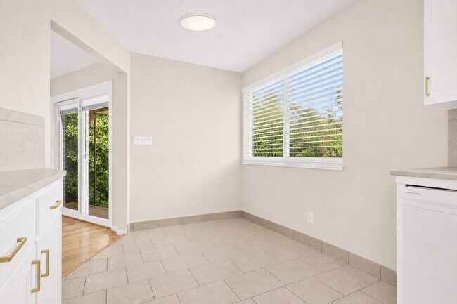 Building Photo - 787 Redmaple Cir