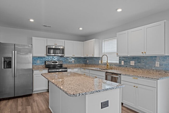 Building Photo - Small Dog Friendly Charming 4-Bedroom Home in Angier, NC