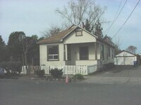 Building Photo - West Side Petaluma Near Down Town  - 2 Bedroom 1 Bathroom