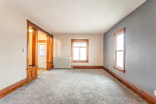 Building Photo - 1420 W 10th St