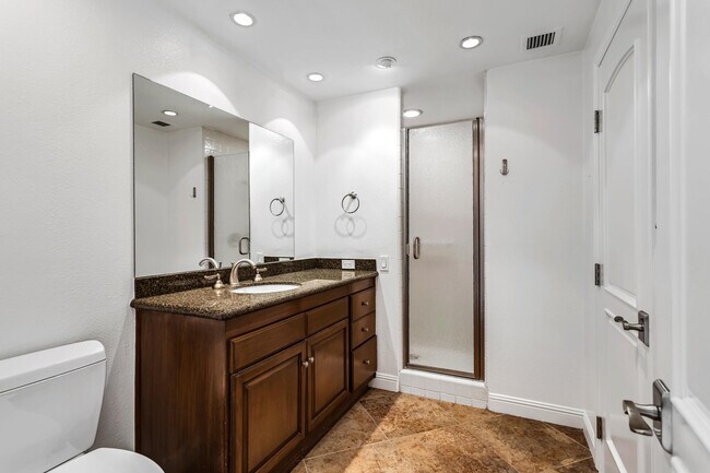 Building Photo - 910 Island Dr