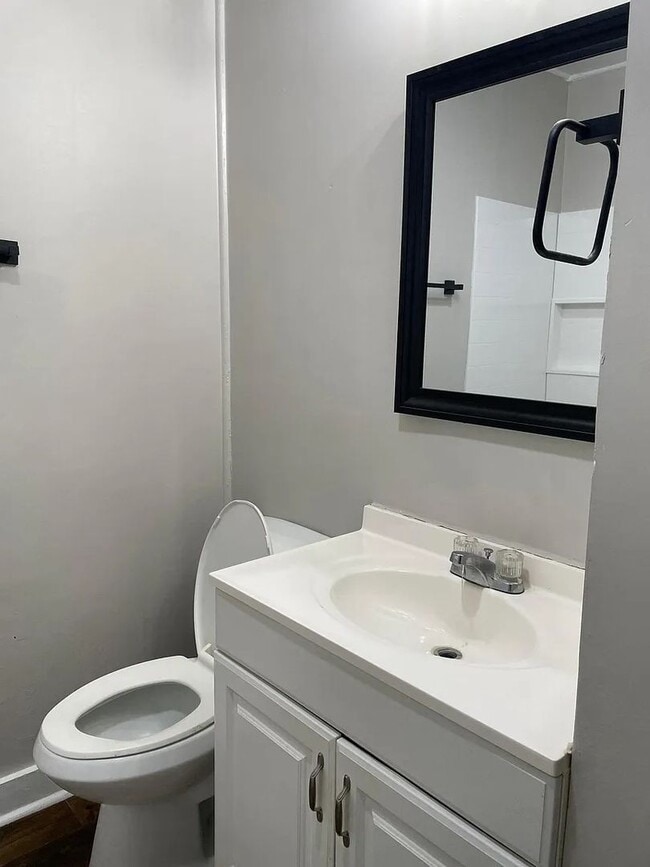 Building Photo - Beautifully Remodeled 4-Bedroom Home!