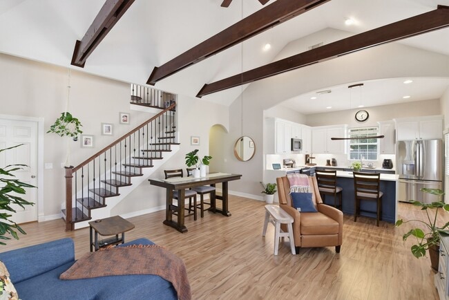 Building Photo - 43 Regency Pt