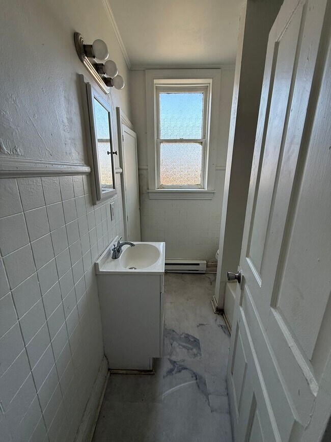 Building Photo - 351 Smyser St