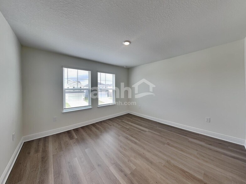 Building Photo - 5949 Pinewood Ests Dr